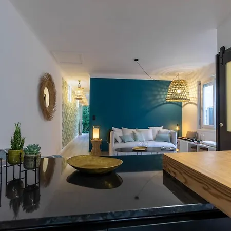 Cocoon Keyweek House With Lovely Patio In Center Casa vacanze