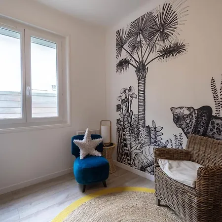 Cocoon Keyweek House With Lovely Patio In Center